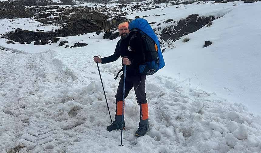 Vanlı dağcı, Ağrı Dağı zirvesine tek başına tırmandı
