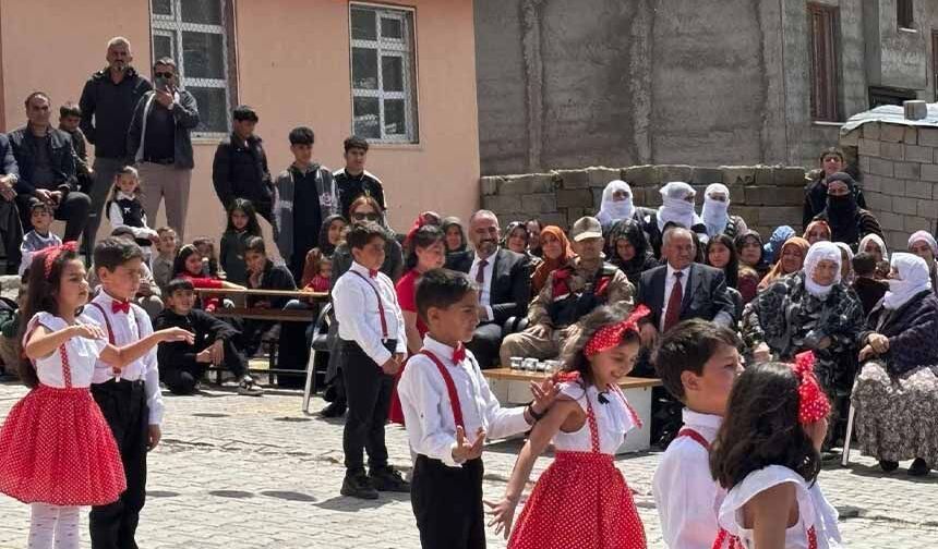 İpekyolu jandarmasından okullarda bayram mesaisi