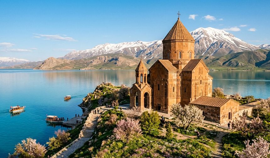 Van Akdamar Adası Gezi Rehberi: Giriş Ücreti, Ulaşım ve Tarihçe