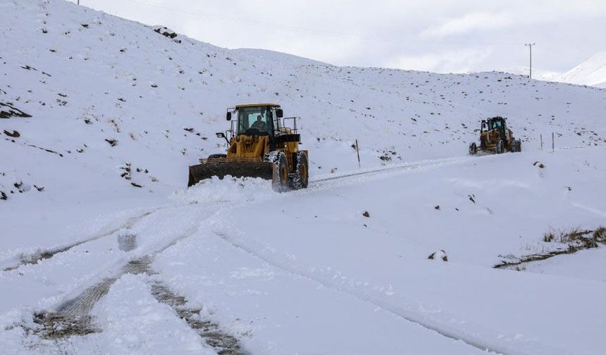 Van’da kış geri döndü! 93 yerleşim yeri yolu ulaşıma kapandı