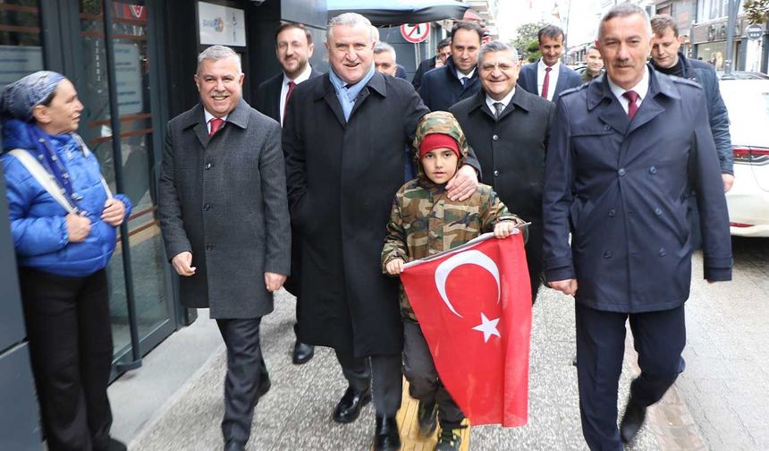 Bakan Bak: Çocukları spor salonlarına getirin