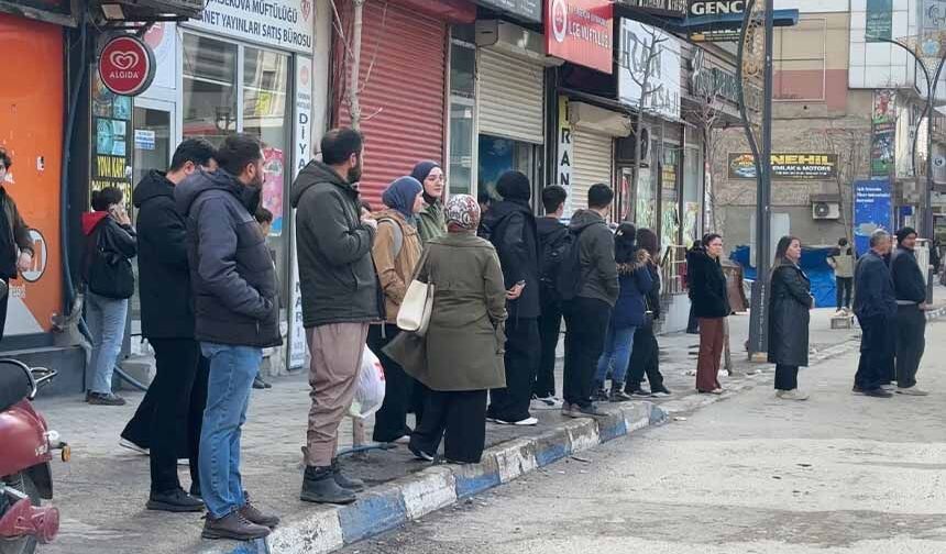 Yüksekova'da ulaşım krizi: Şehir içi servisler kontak kapattı