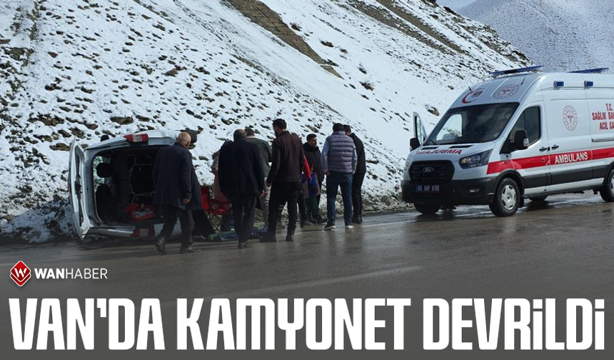 Van'da kaygan yolda devrilen kamyonette 1 kişi yaralandı