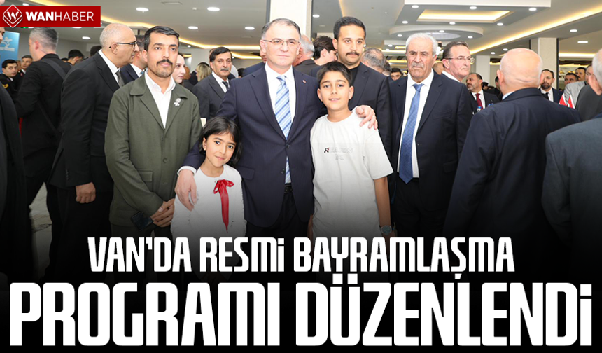 Van’da resmi bayramlaşma programı düzenlendi