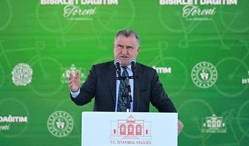 Bakan Bak: Gençlerle çok ciddi projeler gerçekleştiriyoruz