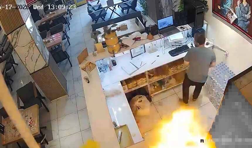 Kafede mutfak tüpü patladı: Olay anı kamerada