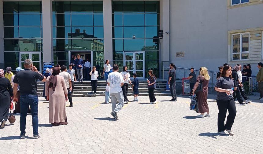 Van’da YKS’nin ilk oturumu sona erdi