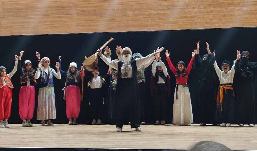 Dede Korkut hikâyeleri Muradiye'de sahnelendi