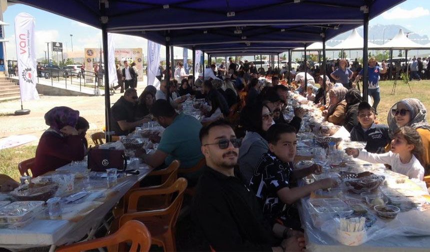 Van'da 'Dünya Kahvaltı Günü' renkli görüntülerle kutlandı