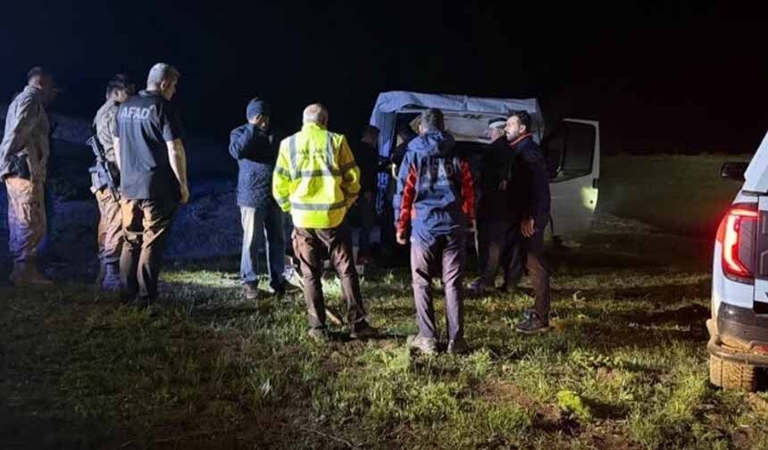 Hakkâri’de mahsur kalan 8 vatandaş kurtarıldı