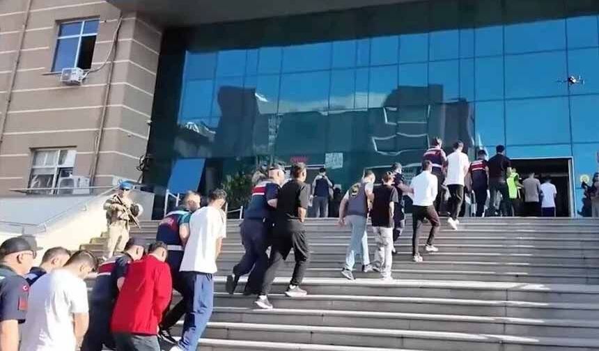 Jandarma 12 ilde organize suç örgütlerine operasyon düzenledi