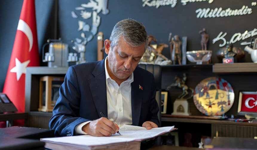 Özgür Özel Cumhuriyet Halk Partisi’nden istifa etti!