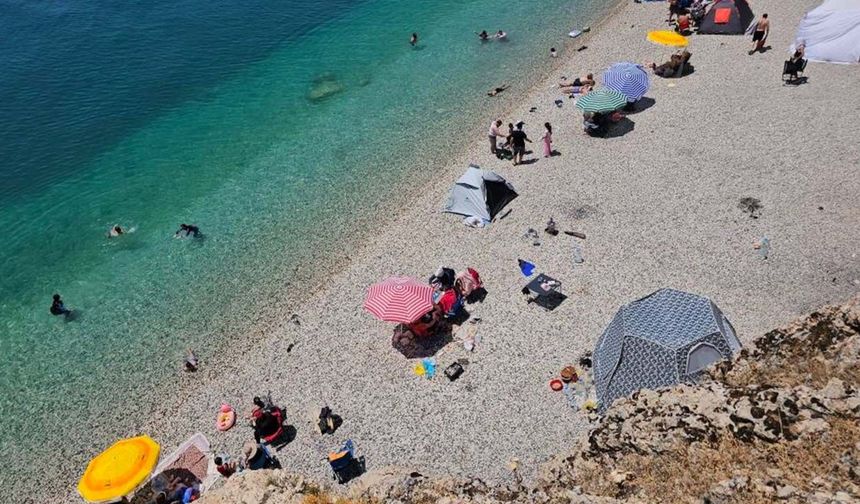 Van Gölü plajlar Ege'yi aratmıyor