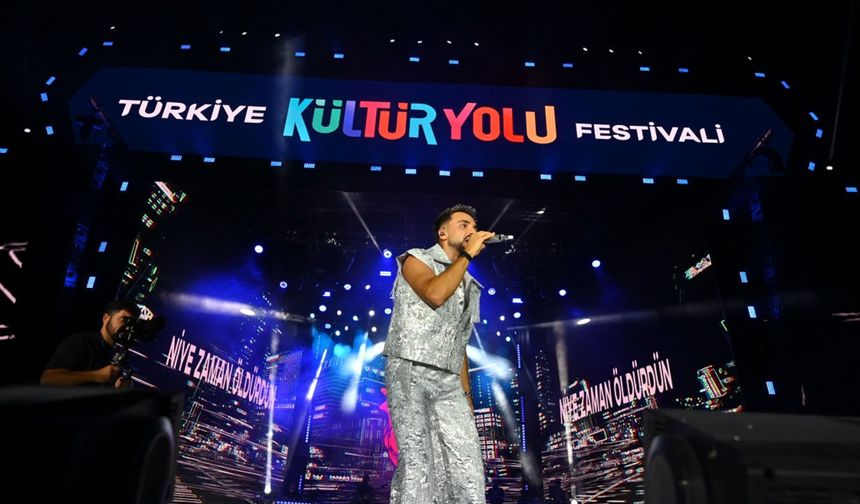 Van Kültür Yolu Festivali’nde Sefo coşkusu
