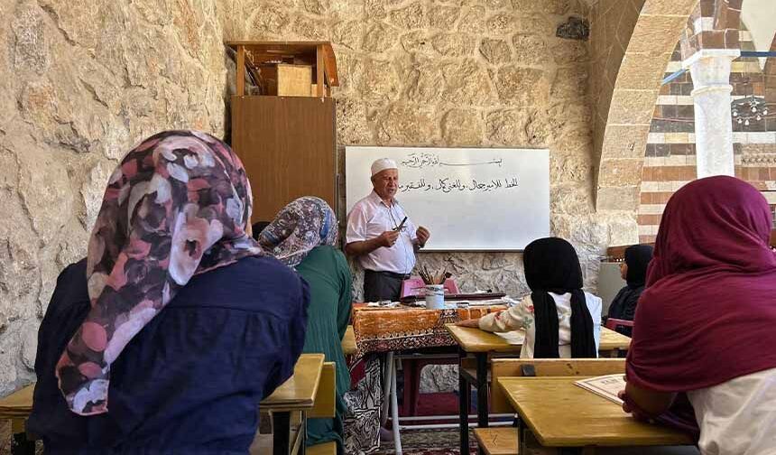 Yaz Kur'an kursunda manevi eğitim sanatla buluşuyor