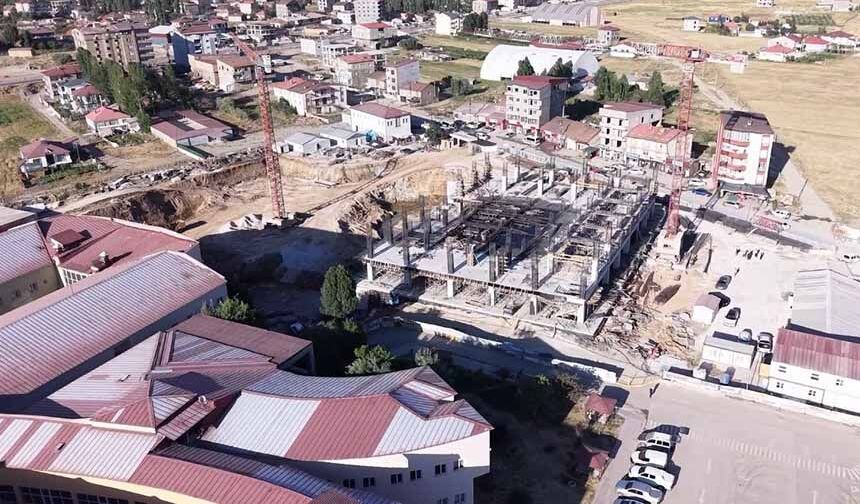 Yüksekova'da 100 yataklı hastane ek binası yükseliyor
