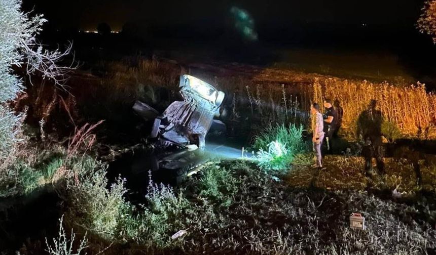 Bitlis'te otomobil su kanalına uçtu