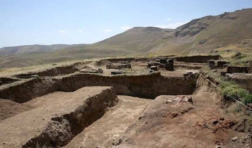 Urartu'nun izleri Kef Kalesi'ndeki kazılarda gün yüzüne çıkıyor