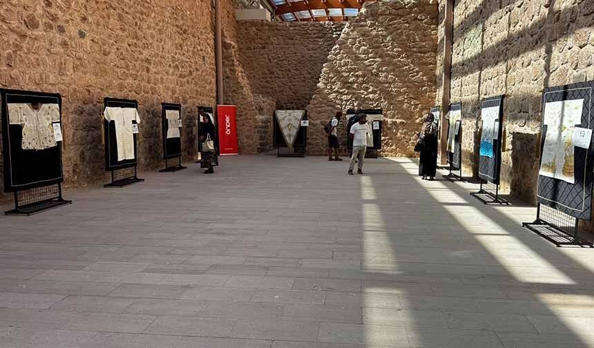 Dualı gömlekler tarihi İshak Paşa Sarayı'nda sergilendi