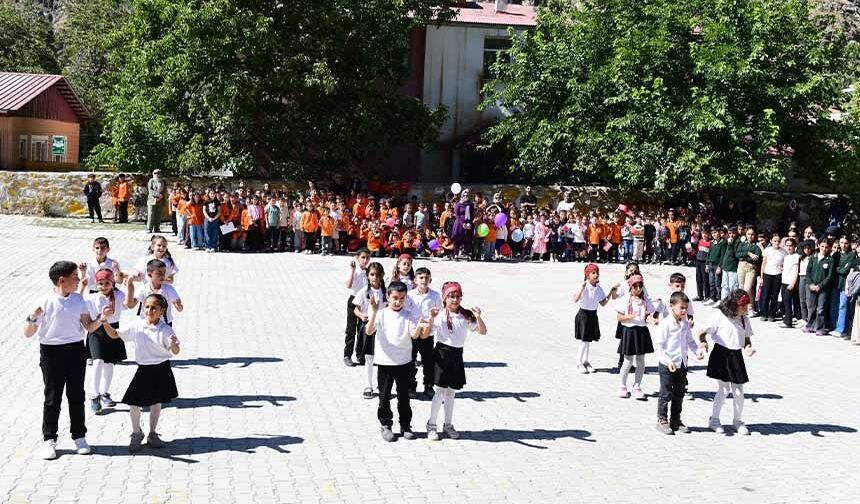 Çatak’ta İlköğretim Haftası kutlandı
