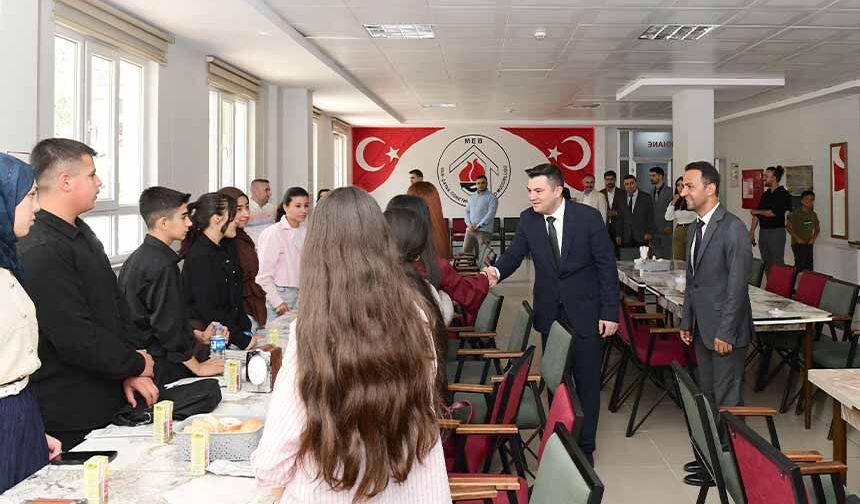 Çatak’ta dereceye giren öğrenciler ödüllendirildi