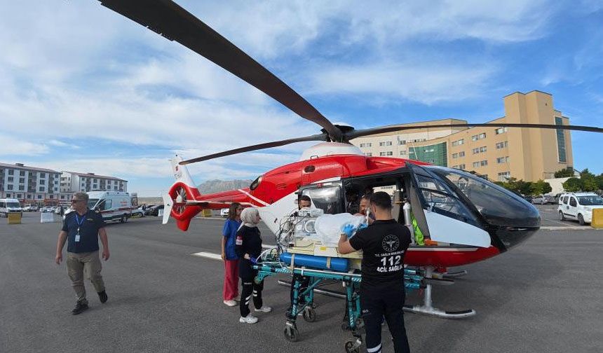 Bir günlük bebek, helikopter ambulansla Van’a sevk edildi