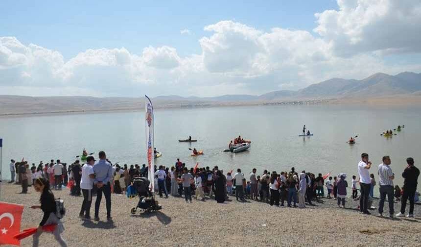 Bulanık'ta ‘Su Sporları ve Plaj Oyunları Şenliği’ düzenlendi