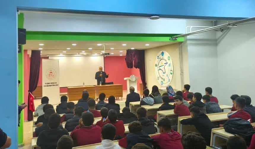 Van’da liseli gençlere yönelik konferans düzenlendi