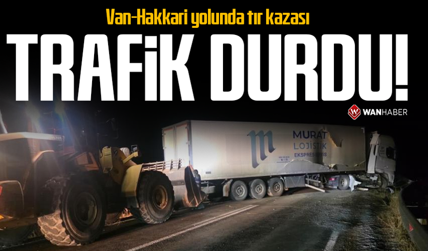 Van-Hakkari yolunda tır kazası, trafik durdu