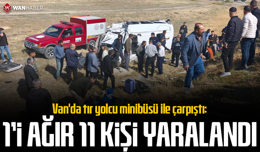 Van'da tır yolcu minibüsü ile çarpıştı: 1'i ağır, 11 yaralı