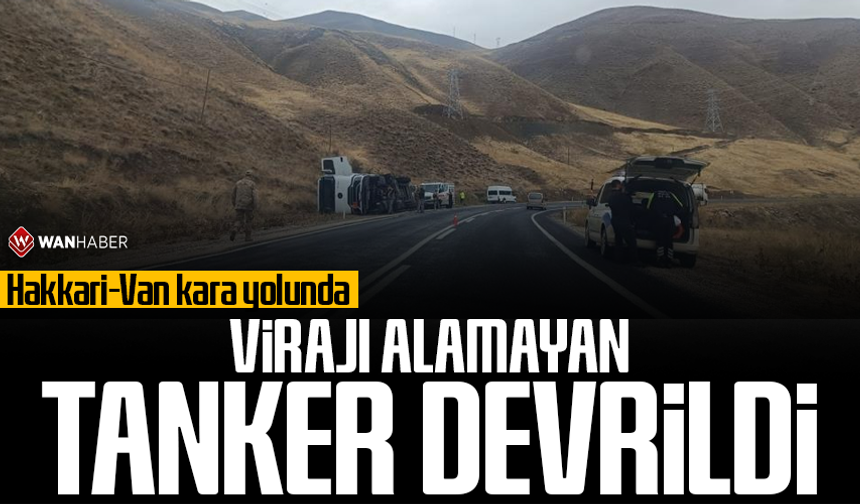 Hakkari-Van kara yolunda virajı alamayan tanker devrildi