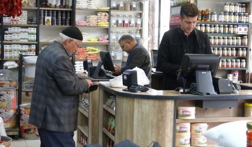 Van’da soğuk hava aktarlardaki yoğunluğu artırdı