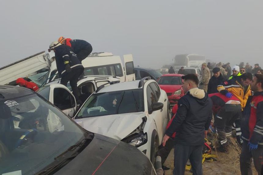 Van'da bir zincirleme trafik kazası daha meydana geldi