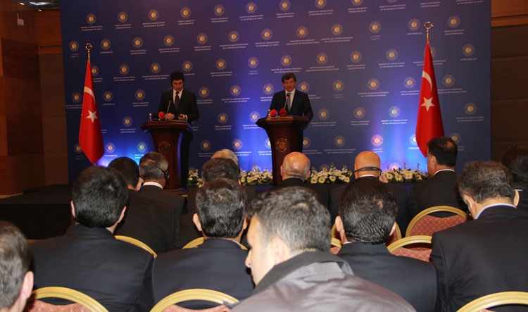 Davutoğlu ve Barzani Van'da Basın Toplantısı Düzenledi