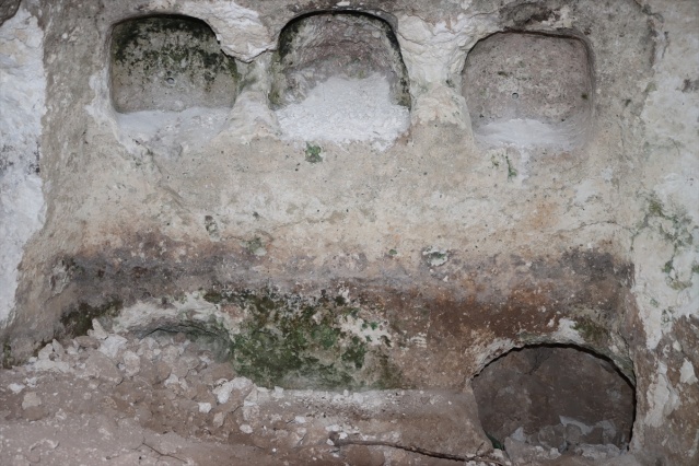 3 odalı Urartu mezarı tespit edildi