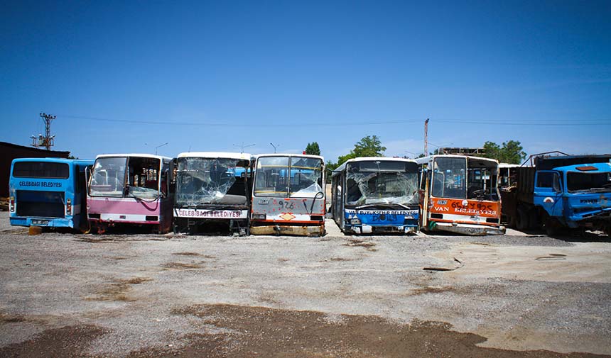 Van'ın kaderine terk edilmiş emektar otobüsleri