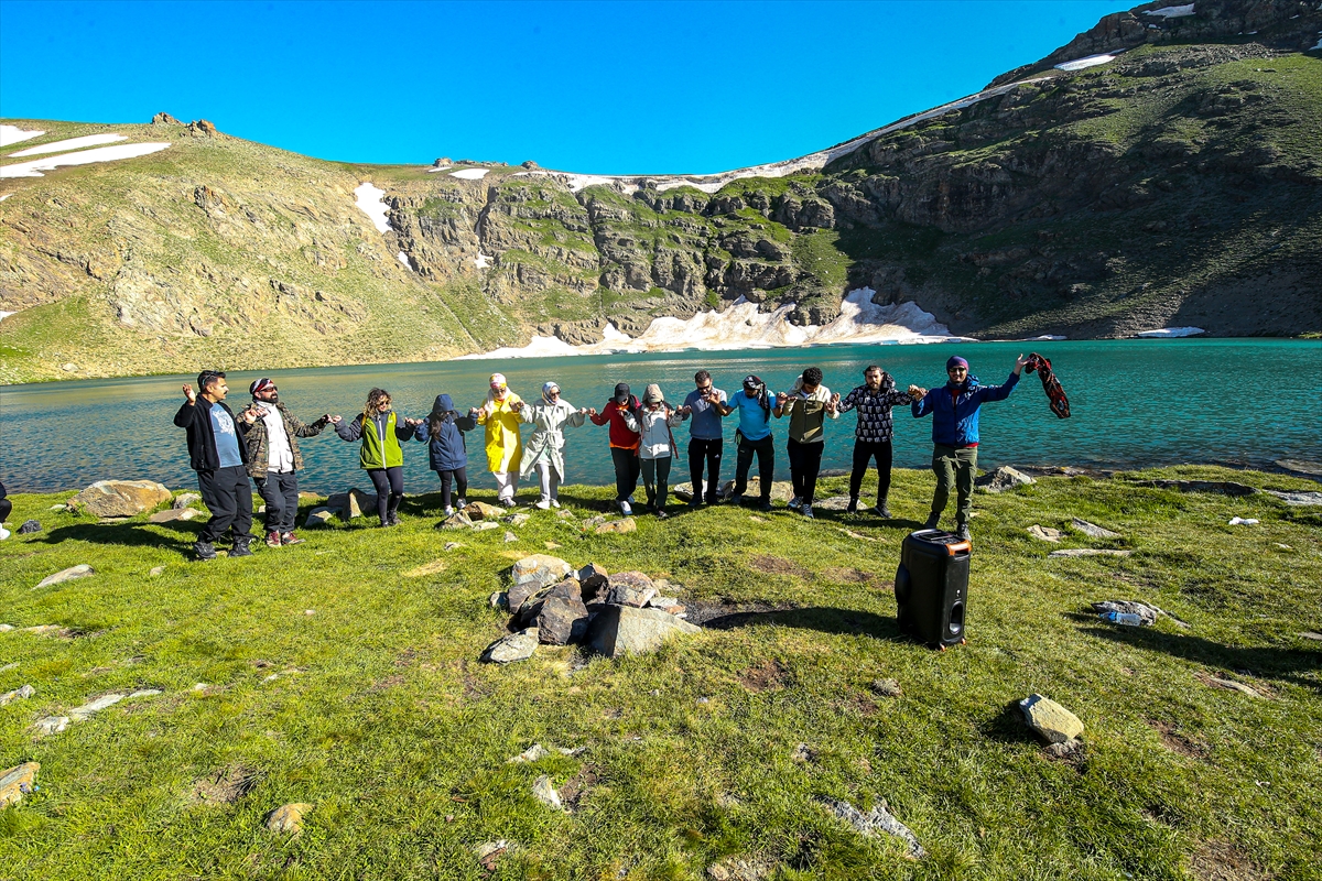 Van'da doğaseverler Norduz Yaylası ve Çalyan Gölü çevresini gezdi