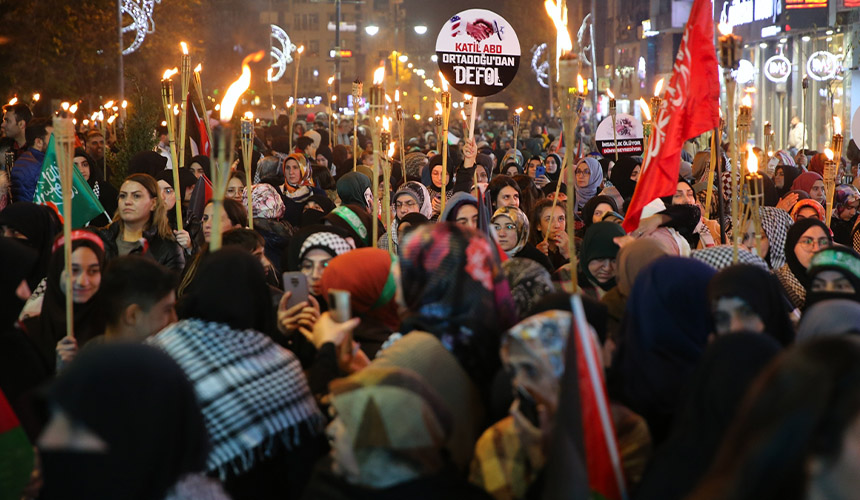 Van’da Gazze için meşaleli yürüyüş