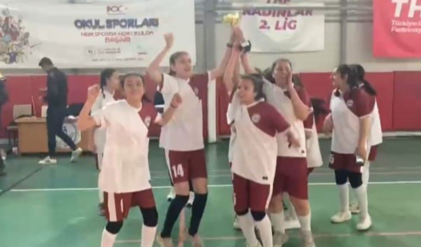 Özalp Kız Futsal Takımı Il Birincisi Oldu.jpg4100