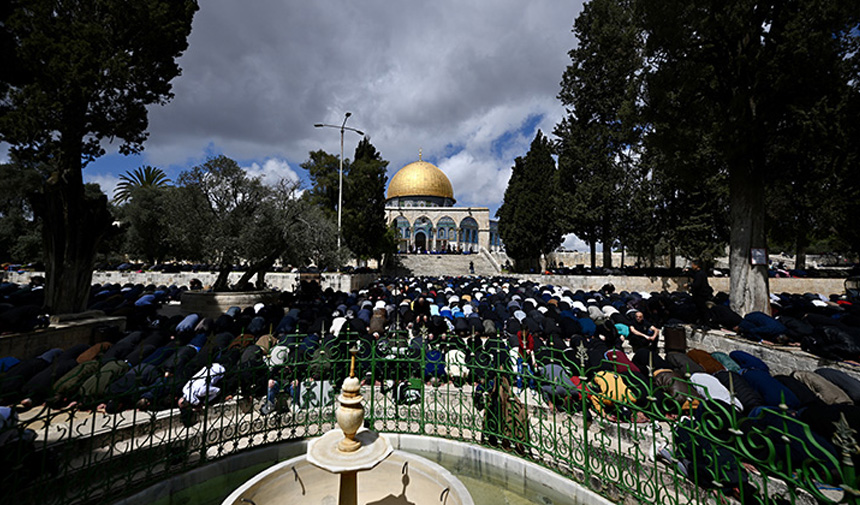 120 Bin Filistinli Ramazan Ayının Ikinci Cuma Namazını Mescid I Aksa'da Kıldı.jpg321
