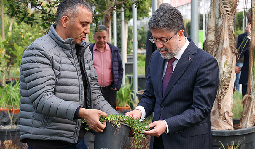 Bakan Yumaklı 19 Bin Dekar Olan Süs Bitkileri Üretim Alanı 3 Kat Artarak 59 Bin Dekara Yükseldi.jpg5663