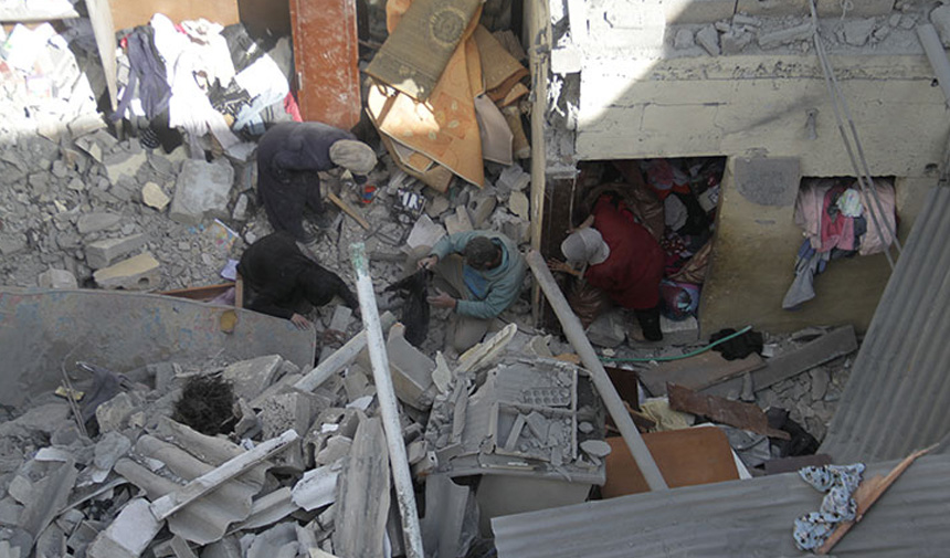 İsrail Ramazanın Ilk Gününde Gazze'ye Düzenlediği Saldırılarda Çok Sayıda Filistinliyi Öldürdü.jpg333