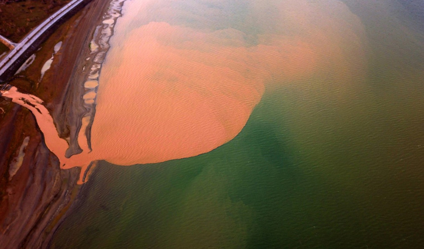 Sel Suları Van Gölü’nü Kahverengiye Boyadı.jpg9698