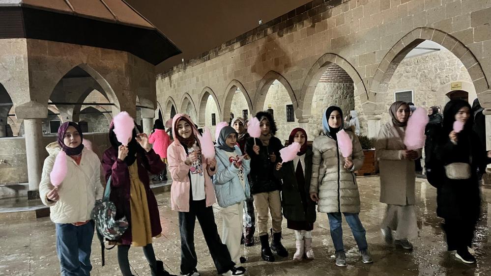 Van'da Kur'an Kursu Öğrencileri Tarihi Hüsrev Paşa Camisi’nde Iftar Yaptı 2