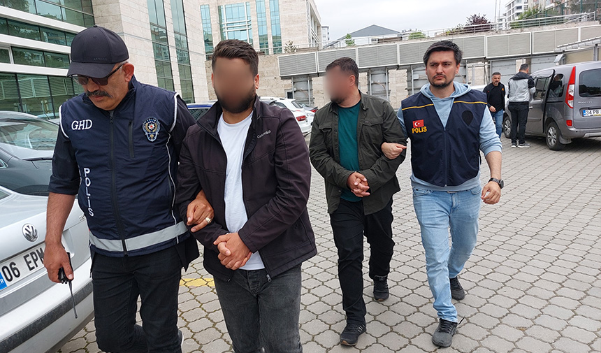 5 Kaçak Göçmen Ele Geçirildi 2 Göçmen Kaçakçısı Yakalandı