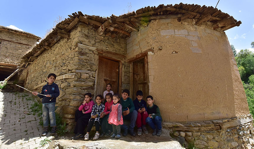 Hizan’ın Taş Evlerden Oluşan Köylerine Fotoğrafçılardan Yoğun Ilgi.jpg87
