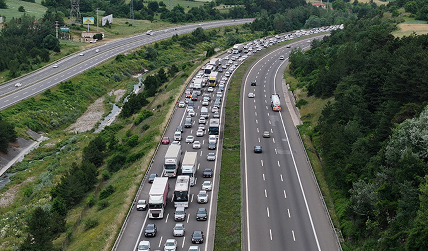 Bayram Arifesinde Trafik Yoğunluğu Yaşanıyor.jpg45577