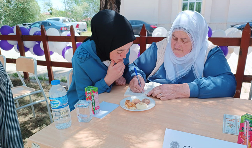 Erciş'te “Büyüklerimle Hikâyeler” Projesi Tanıtıldı.jpg574