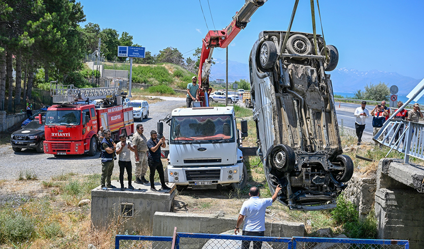 Van'da feci kaza! Olay yerinden ilk görüntüler