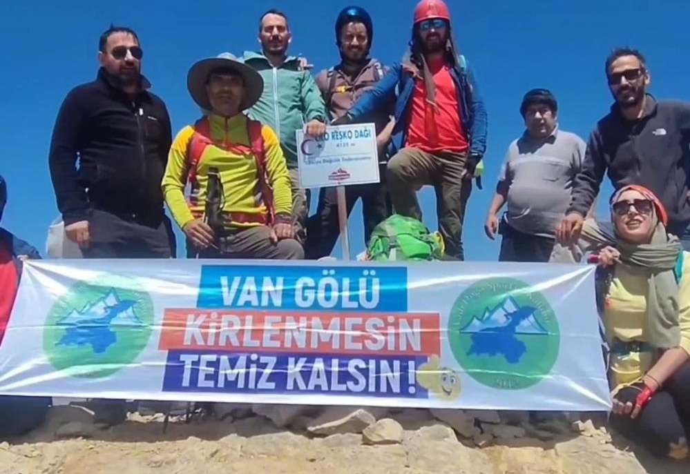 Vanlı 12 Doğasever Reşko Zirvesi'ne Tırmandı 2